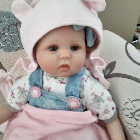 Small reborn doll - Picture 3 of 3
